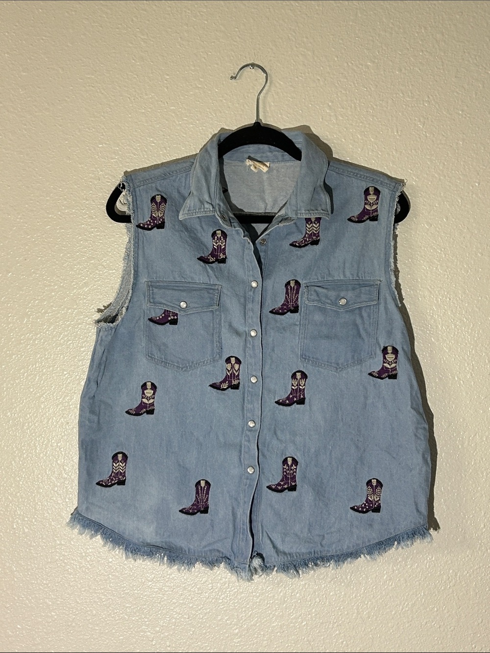 Layerz Clothing Denim Sleeveless Shirt with Purple Cowboy Boot Embroidery Sz M